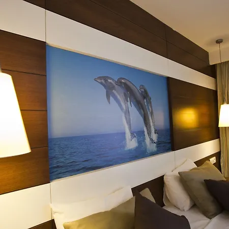 מלון Adella Side (adults Only) מנבגט