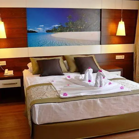 מלון Adella Side (adults Only) מנבגט