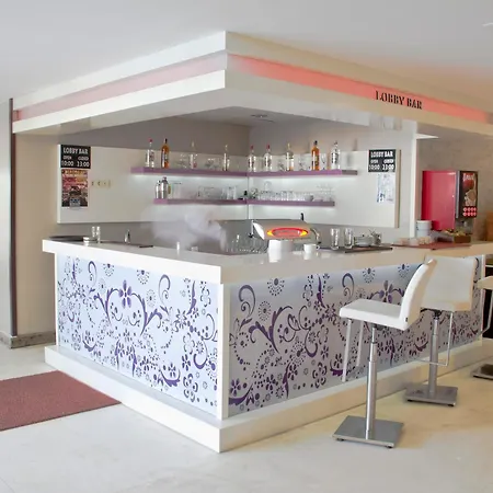 מלון Adella Side (adults Only) מנבגט