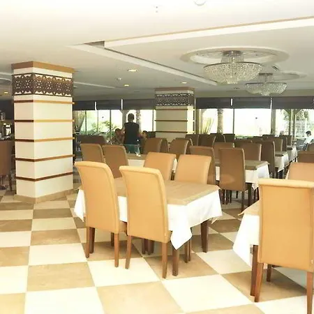 מלון Adella Side (adults Only) מנבגט