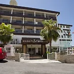 Adella Side (adults Only) مانافجات